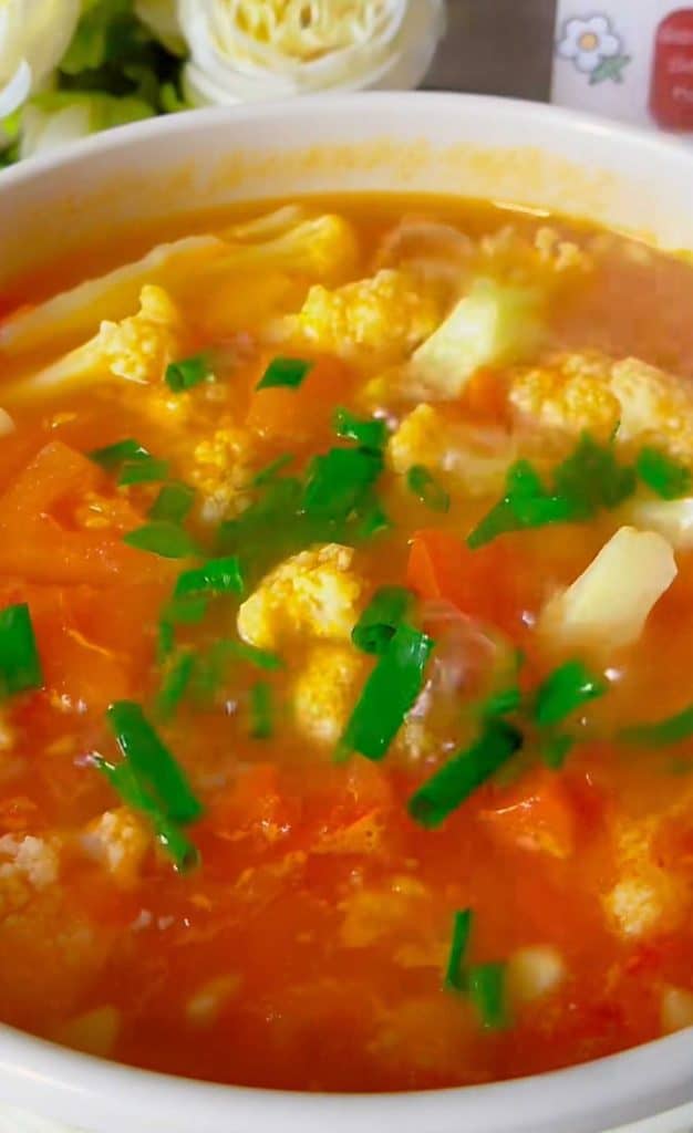Minute Creamy Tomato & Cauliflower Soup: Family Favorite